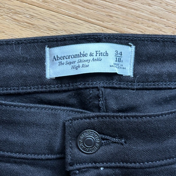 Abercrombie and Fitch Super skinny ankle high rise black jeans size 34/18 - Picture 3 of 5